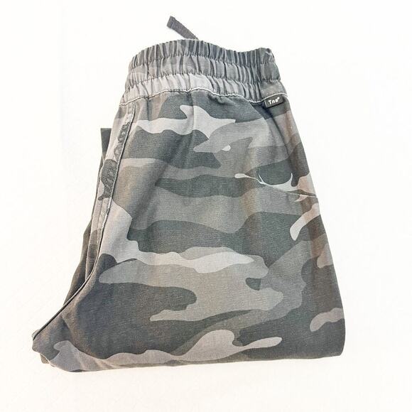 TNA Green Camouflage Printed Jogger Drawstring Style Pant Size XS - Picture 1 of 9